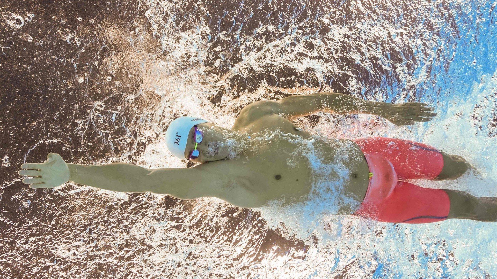 龙赛罗坚称C罗整体超越梅西，指其被高估，欧冠战绩成关键论据